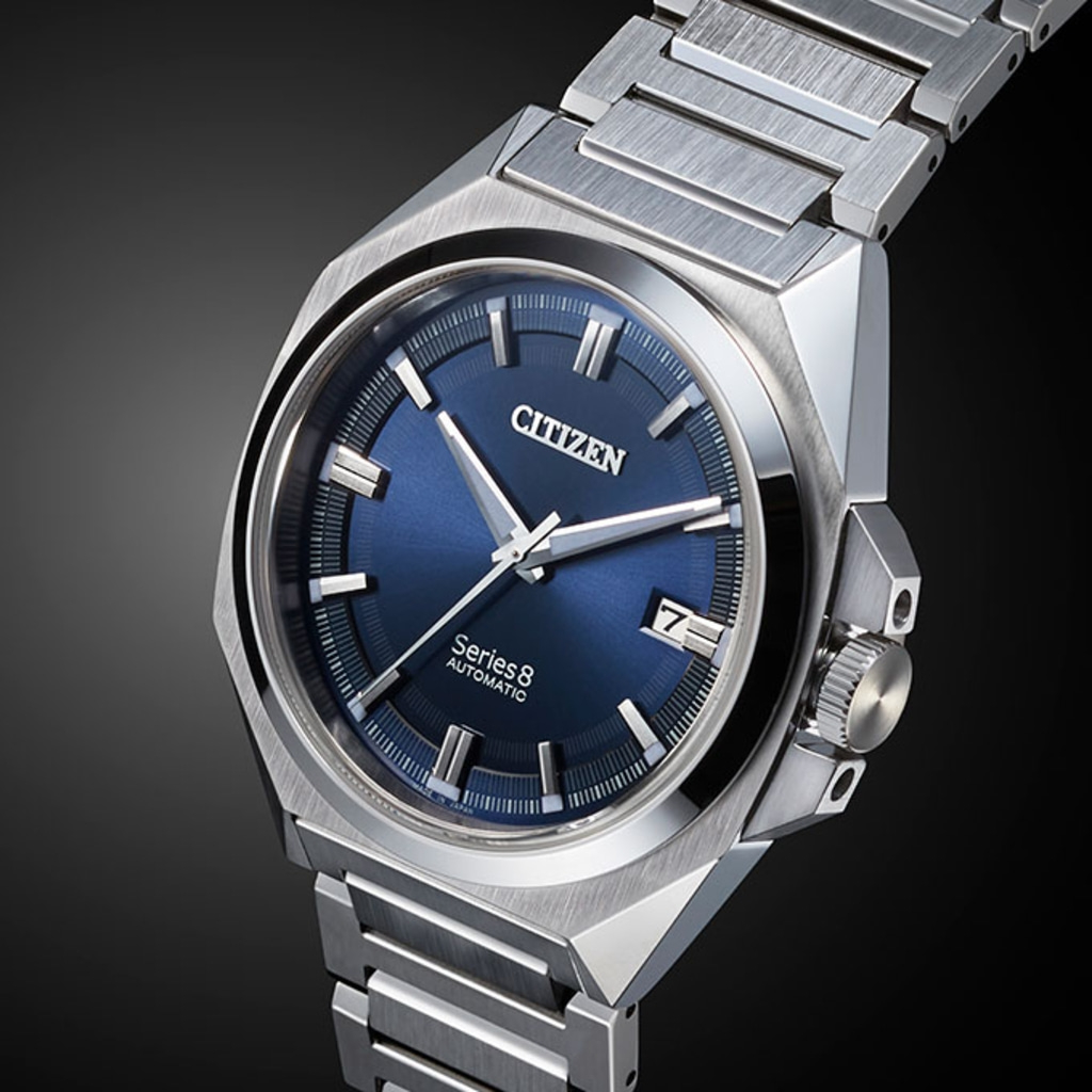 Citizen Series 8 automatisch horloge met blauwe wijzerplaat en stalen band