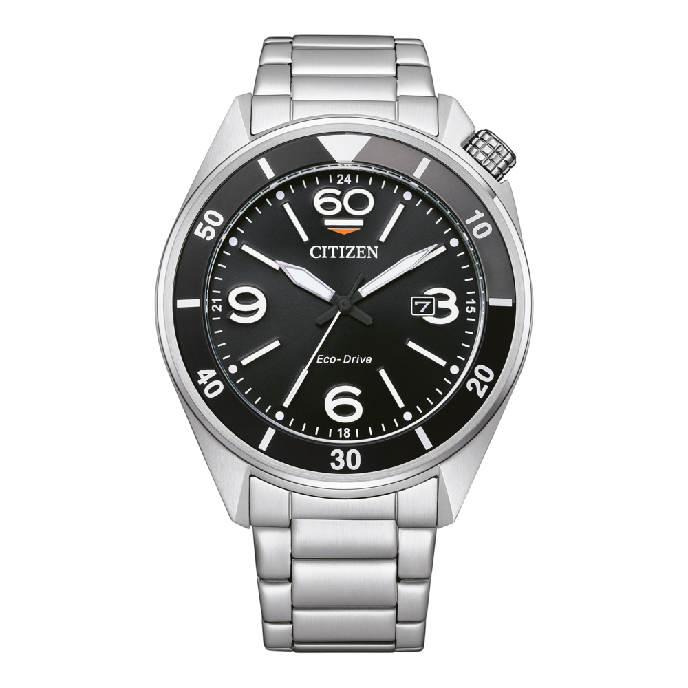 Citizen Eco-Drive horloge met zwarte wijzerplaat en zilveren armband, toont de tijd.