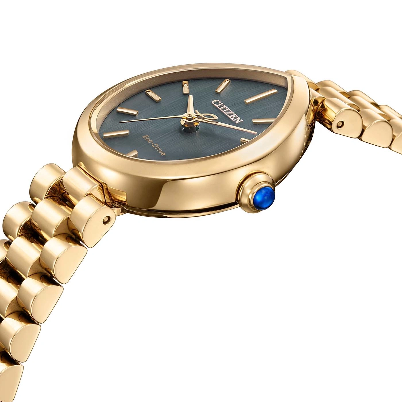 Close-up van een gouden Citizen Eco-Drive horloge met een blauwe edelsteen.