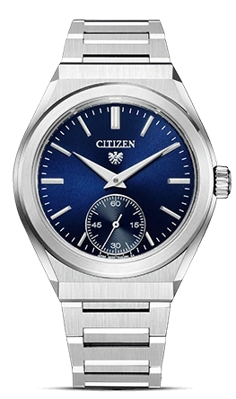 Citizen horloge met blauwe wijzerplaat en zilveren band, elegant design.
