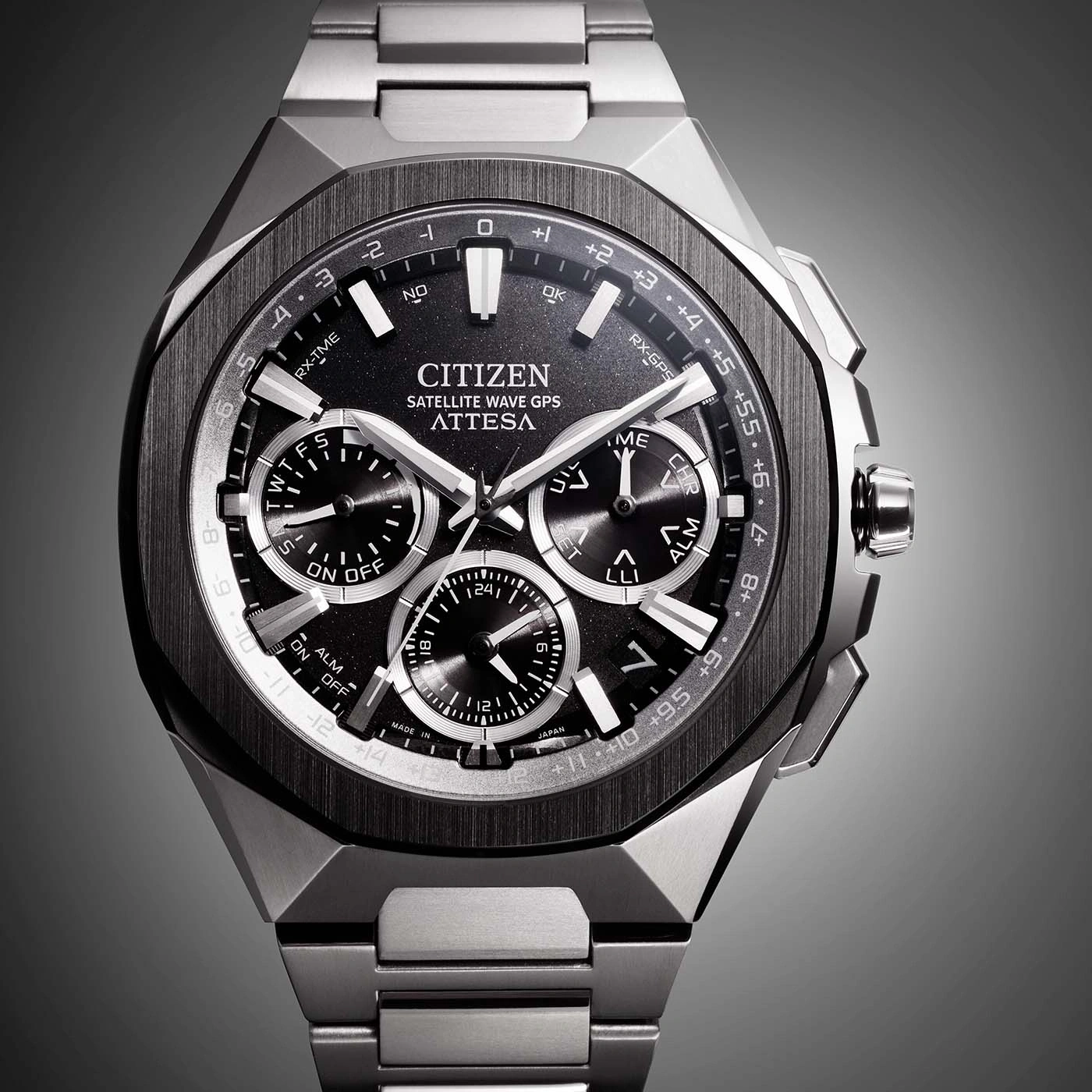 Citizen Attesa horloge met zwarte wijzerplaat, satellietgolf GPS en roestvrijstalen armband.
