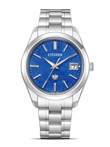 Citizen horloge met blauwe wijzerplaat en zilveren band, elegant design, gemaakt in Japan.