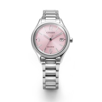 Een zilveren Citizen Eco-Drive horloge met een roze wijzerplaat en zilveren band.