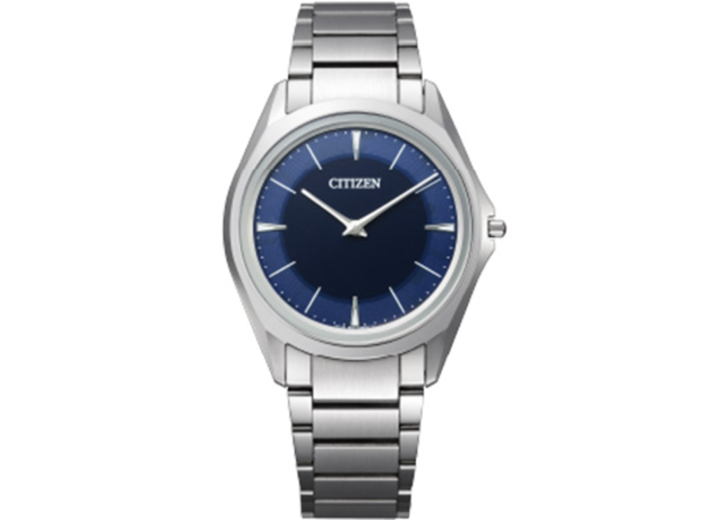 Citizen horloge met blauwe wijzerplaat en zilveren band, elegant design.