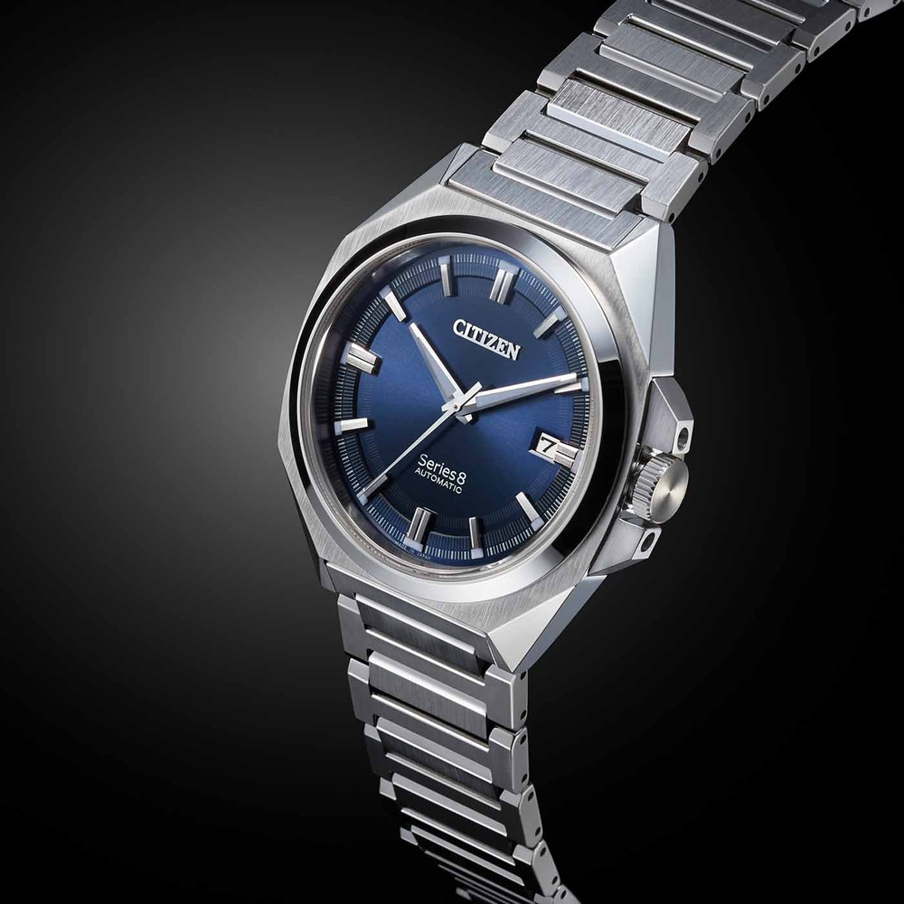 Citizen Series 8 automatisch horloge met blauwe wijzerplaat en stalen band