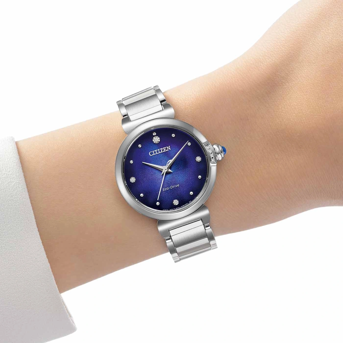 Citizen Eco-Drive horloge om de pols, zilveren band, blauwe wijzerplaat, diamanten, elegant ontwerp