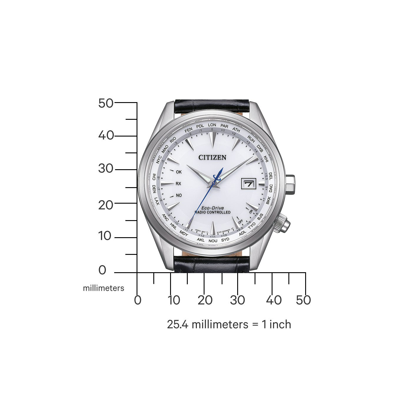 Citizen horloge met wereldtijdfunctie, witte wijzerplaat, zwarte leren band en zilveren kast.