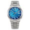 Een blauw Citizen automatisch horloge met datumvenster en metalen band.