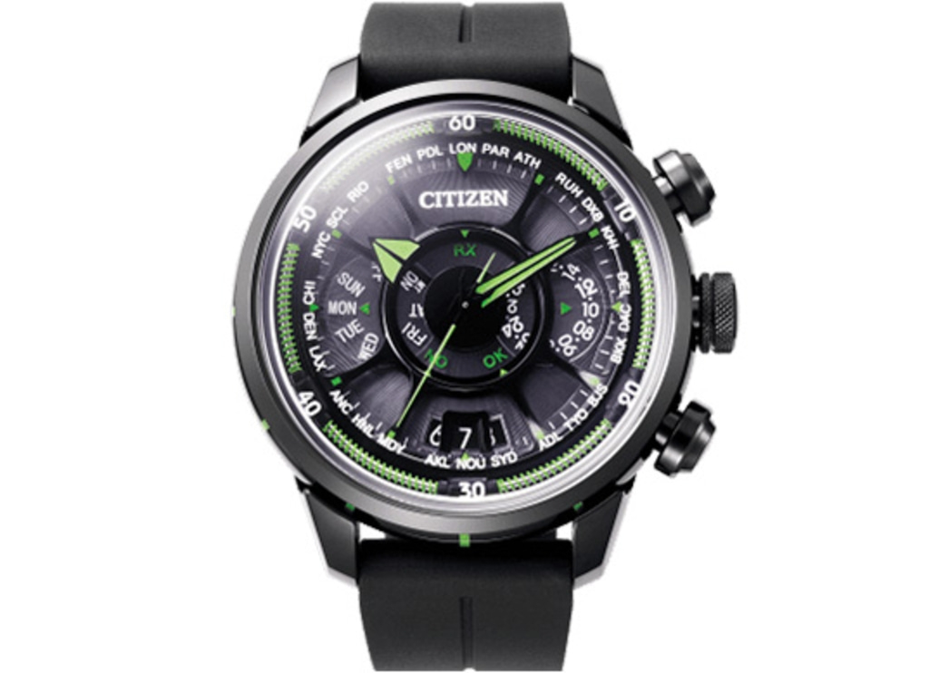 Zwart Citizen horloge met groene accenten, wereldtijd en datumweergave.
