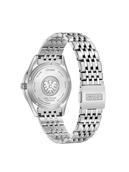 Citizen horlogerug met details: Eco-Drive, titanium en gemaakt in Japan.