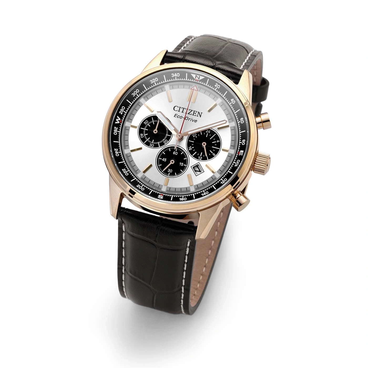 Een roségouden Citizen Eco-Drive chronograaf horloge met een witte wijzerplaat en een zwarte leren band.