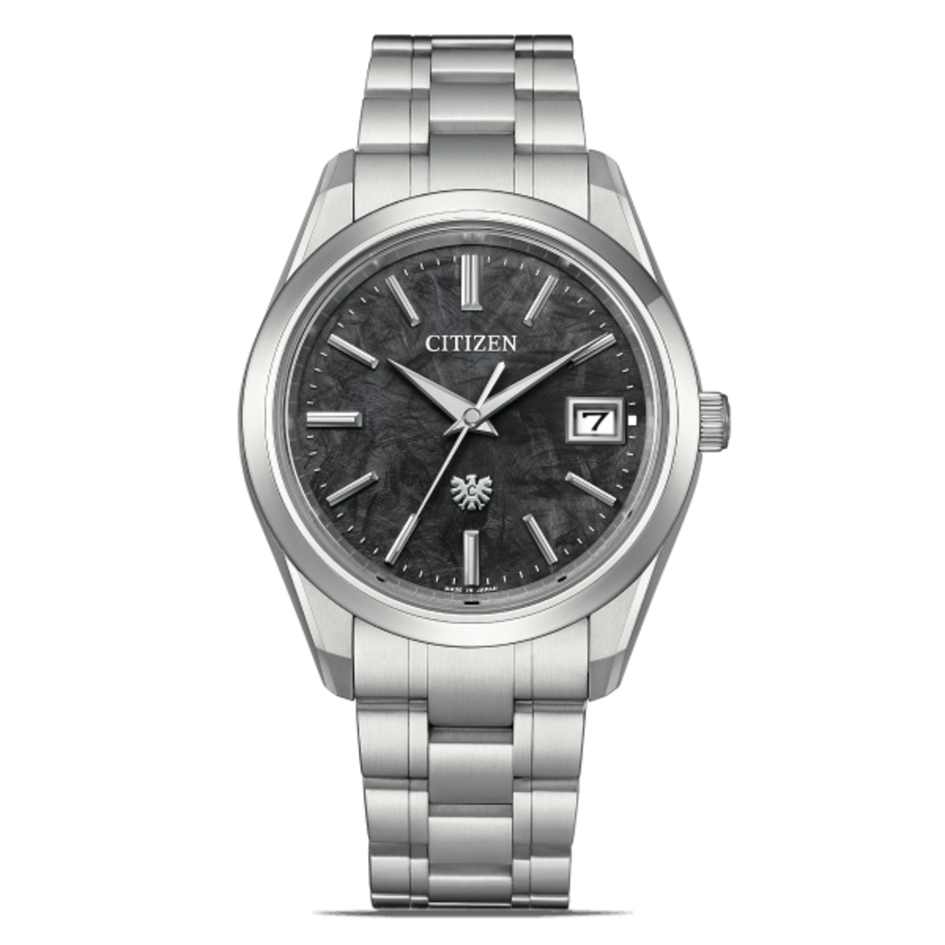 Citizen horloge met een donkere textuur wijzerplaat en zilveren armband.