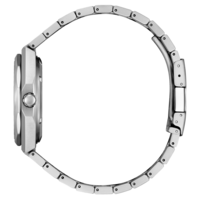 Zijaanzicht van een zilveren polshorloge met metalen band, elegant design