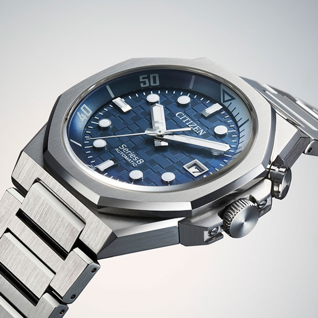 Citizen Series 8 automatisch horloge met blauwe wijzerplaat en stalen band
