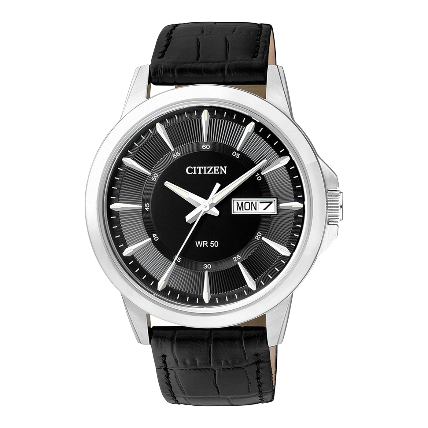 Citizen horloge met zwarte wijzerplaat en leren band, met dag- en datumweergave.