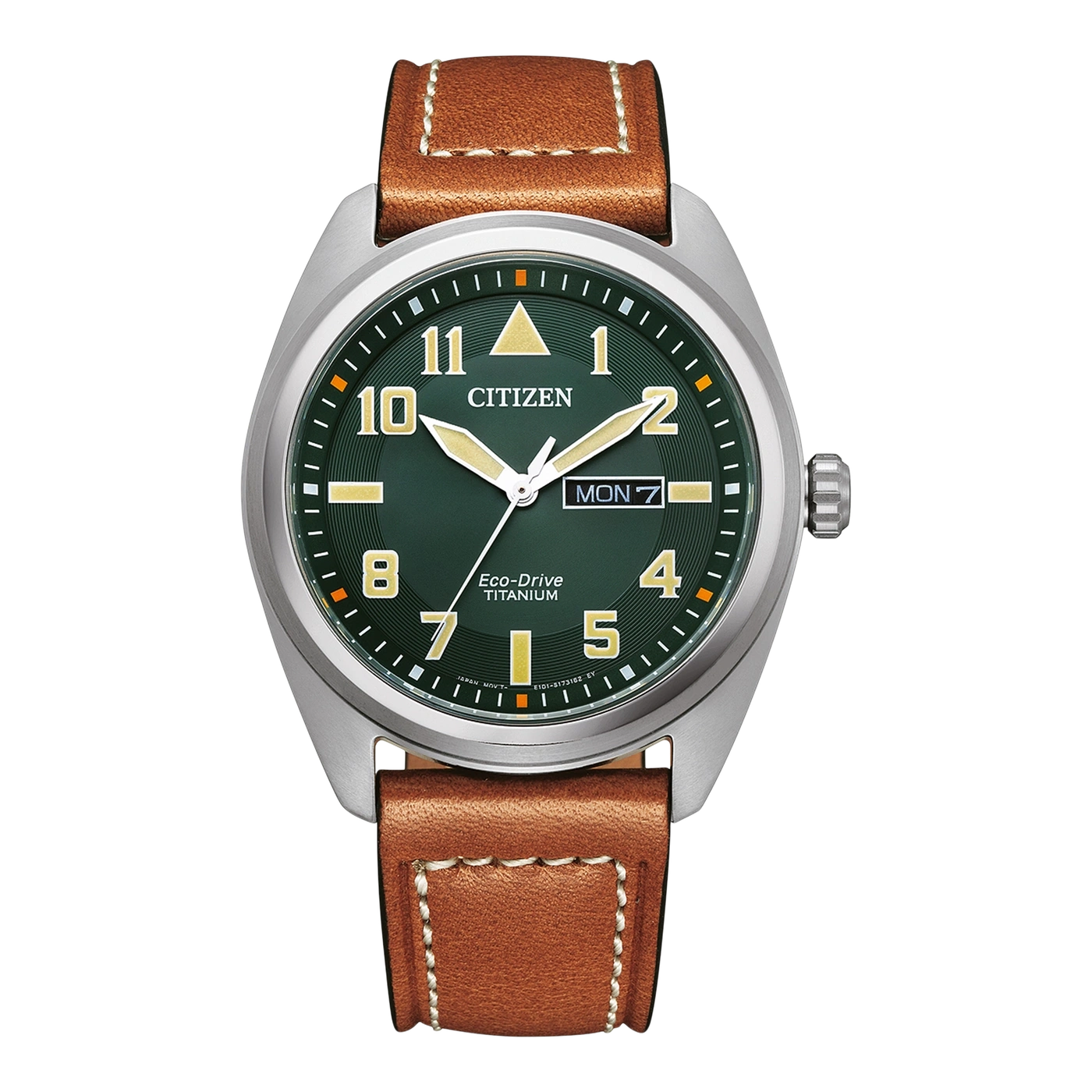 Citizen horloge met groene wijzerplaat, bruine leren band en titanium kast.