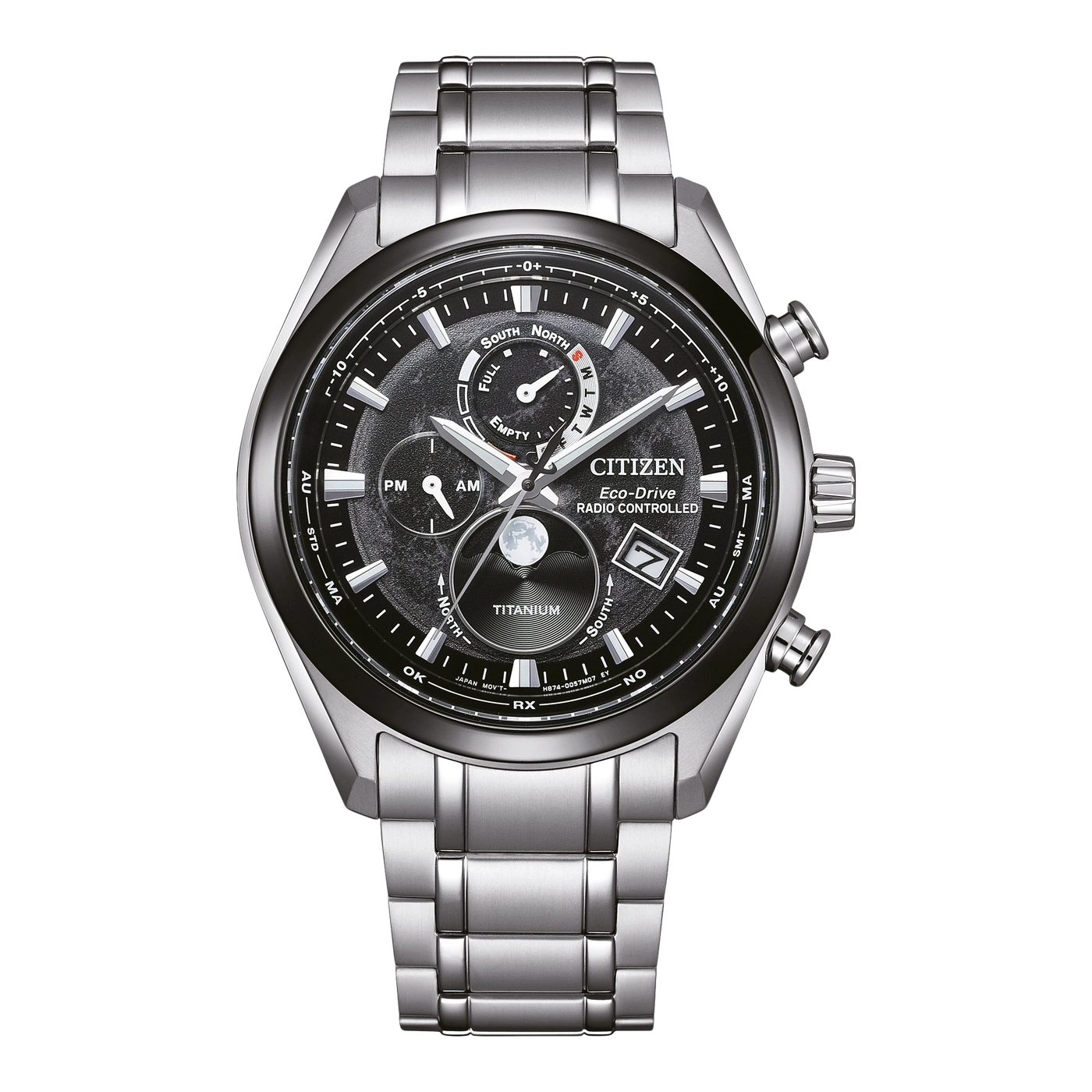 Citizen Eco-Drive horloge met zwarte wijzerplaat, titanium, radiogestuurd en datumweergave.