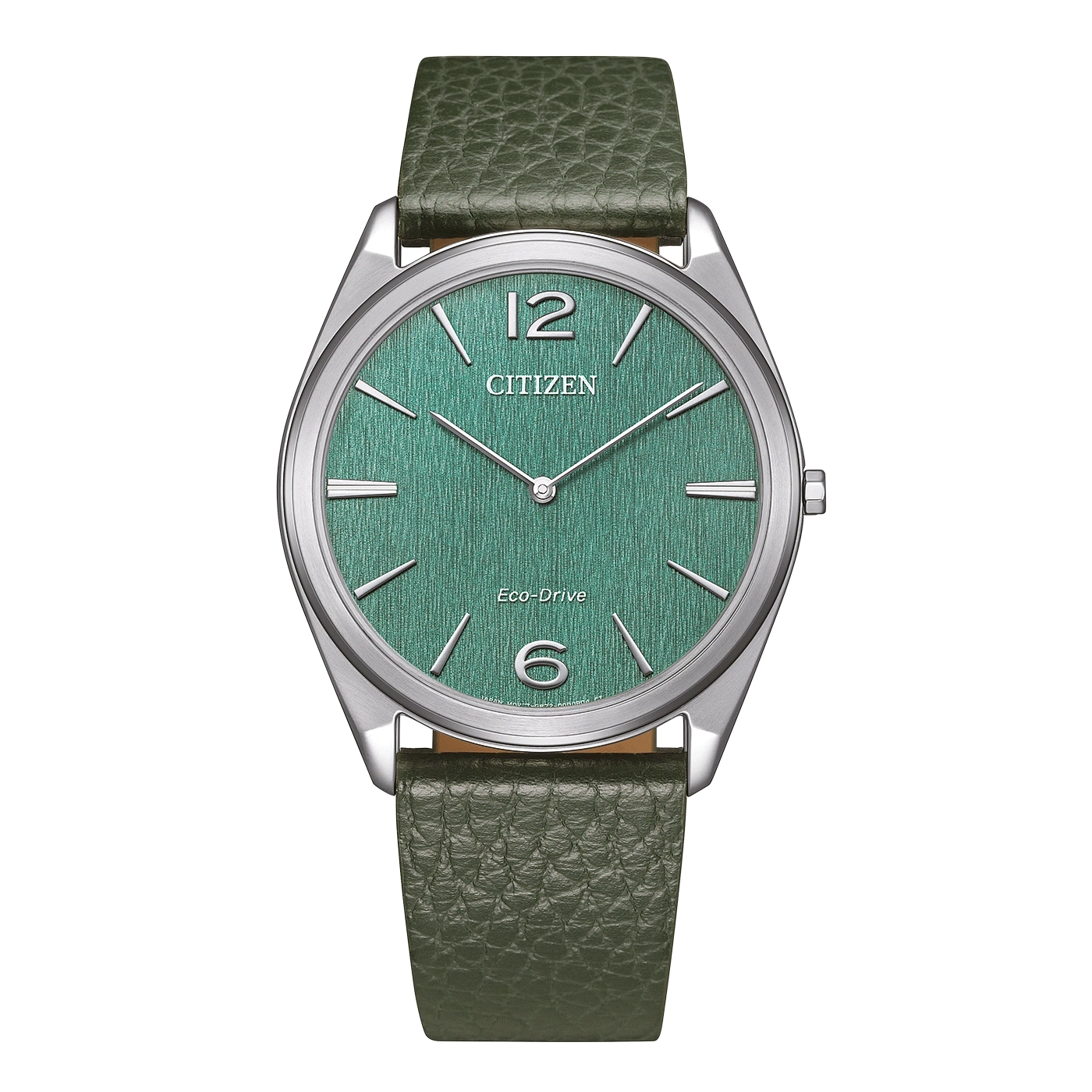 Citizen horloge met groene wijzerplaat en leren band op groene achtergrond