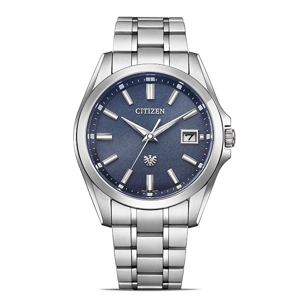 Citizen horloge met blauwe wijzerplaat en zilveren band, elegant design.