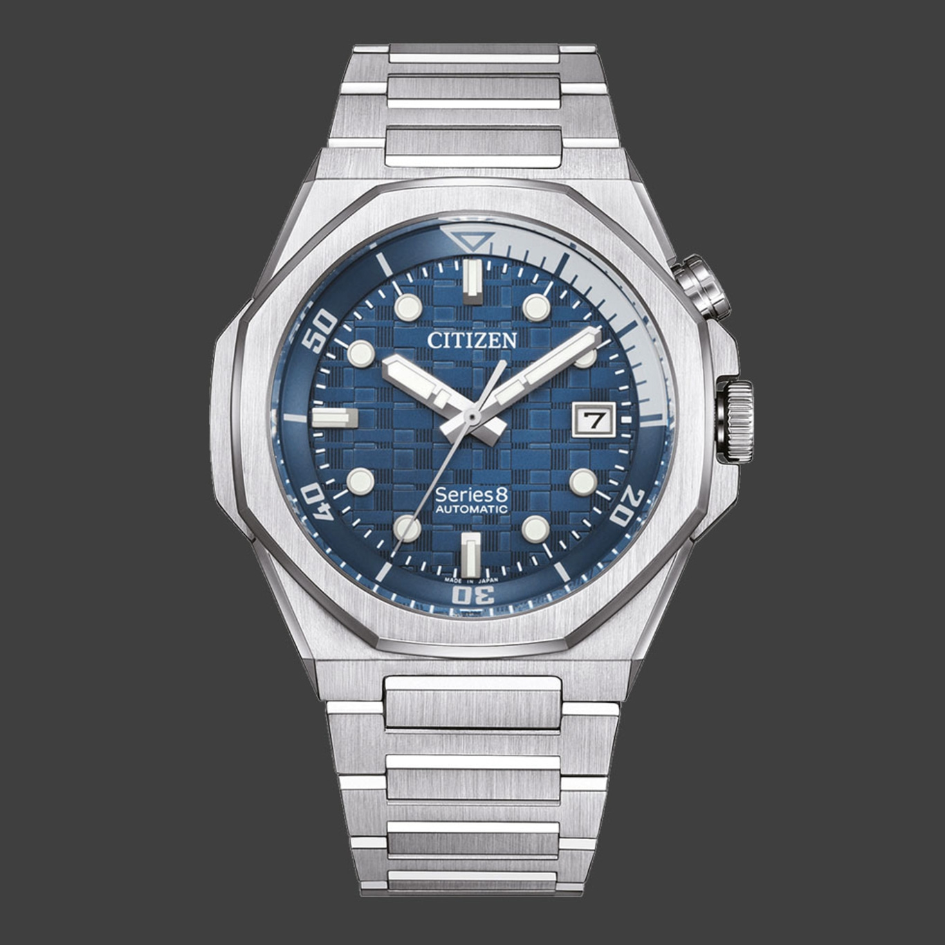 Citizen Series 8 automatisch horloge met blauwe wijzerplaat en stalen band