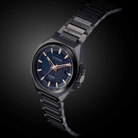Citizen Series 8 automatisch horloge met zwarte metalen armband en donkerblauwe wijzerplaat.