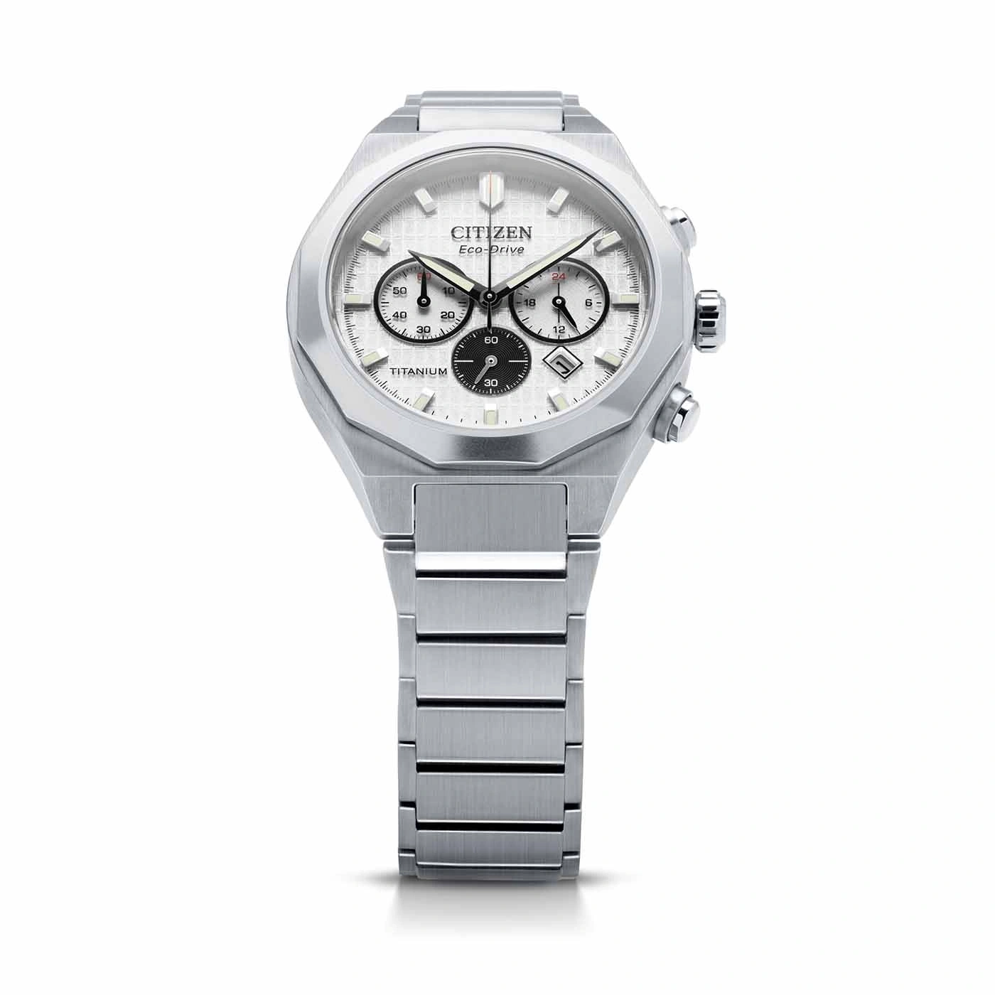 Citizen Eco-Drive titanium horloge met witte wijzerplaat en chronograaf functies.