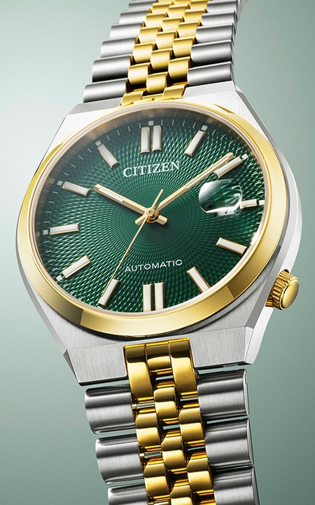 Citizen horloge met groene wijzerplaat en gouden accenten, automatisch uurwerk, roestvrijstalen band.