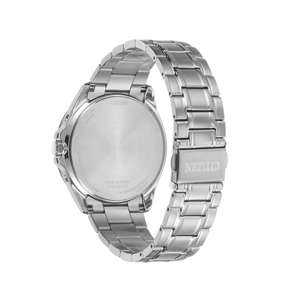 Citizen horlogerug, zilver, met tekst en cijfers, close-up.