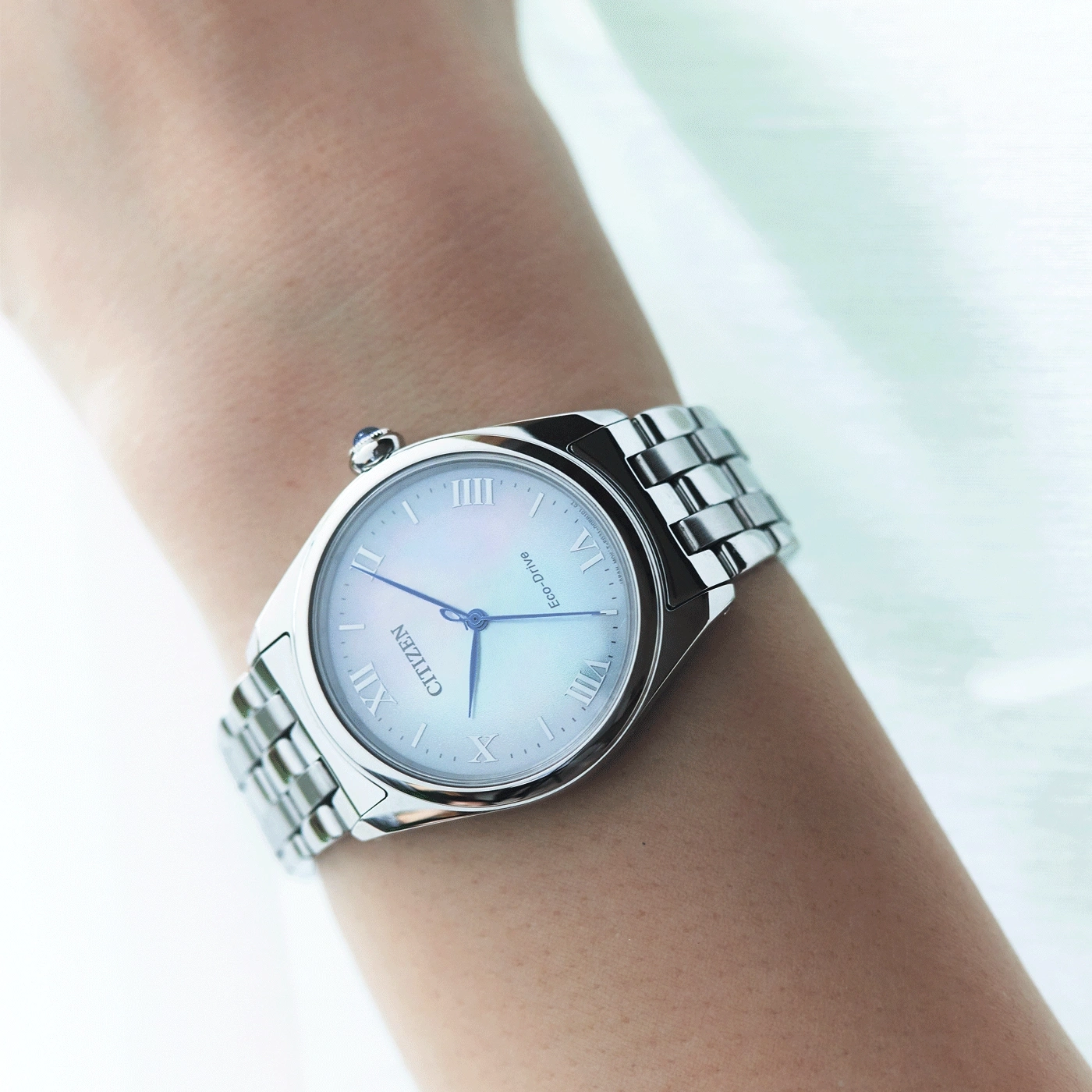 Citizen horloge om de pols, zilveren armband, witte wijzerplaat, Romeinse cijfers, Eco-Drive